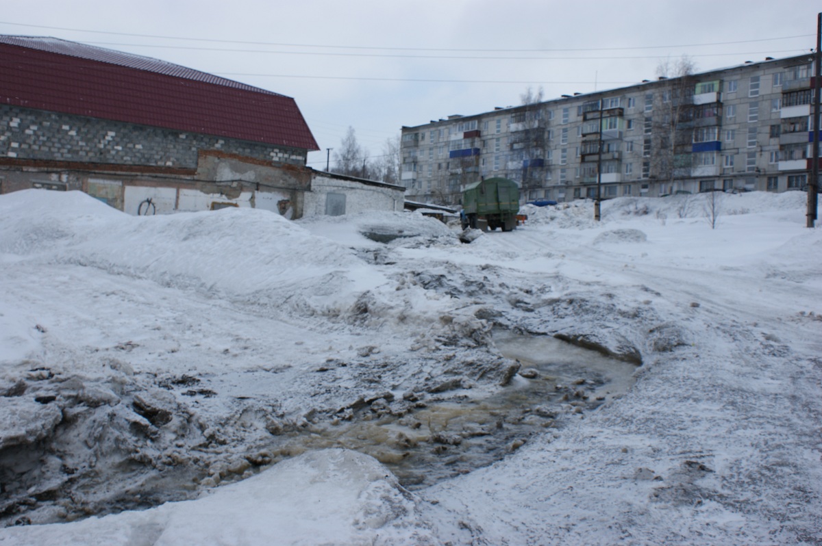 Новый Качканар Утренняя авария на водопроводе затопила улицу Свердлова